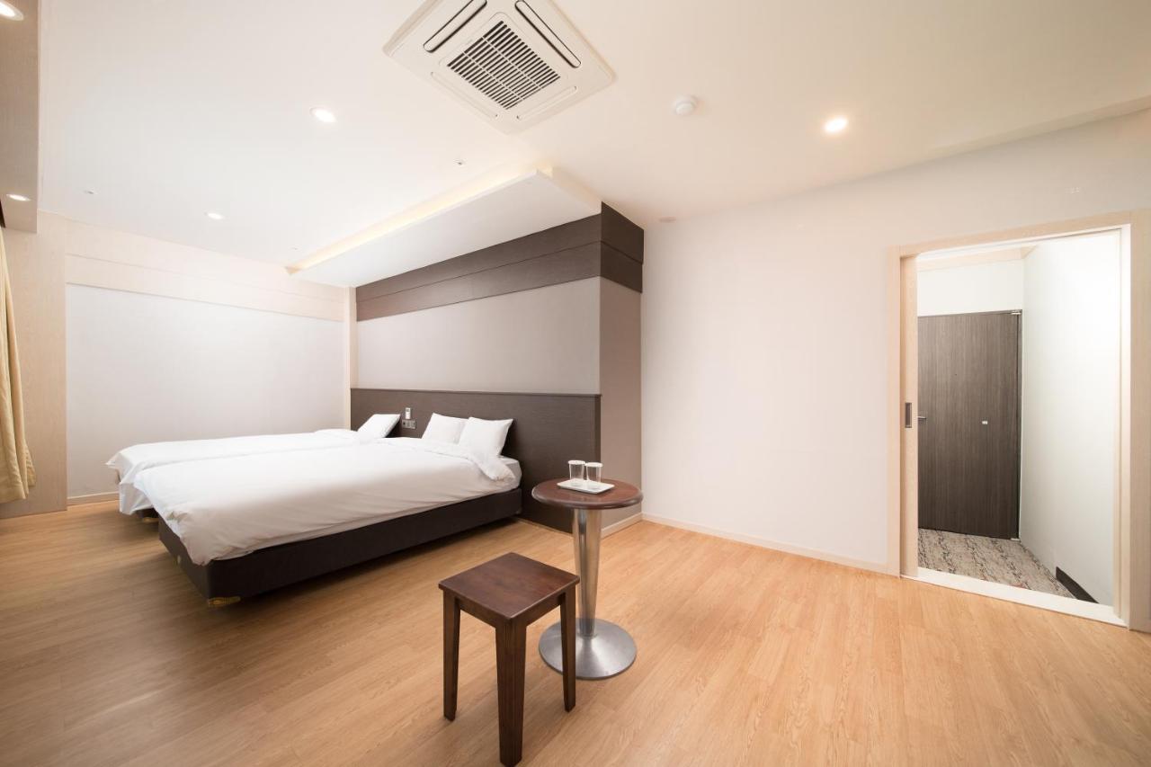 Palace 3*